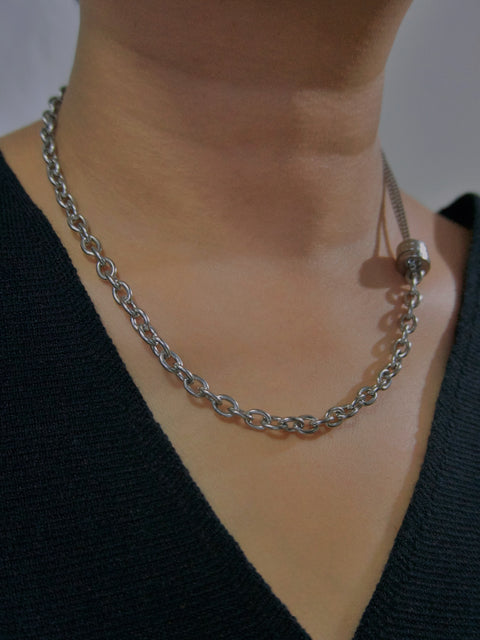 Savia Necklace